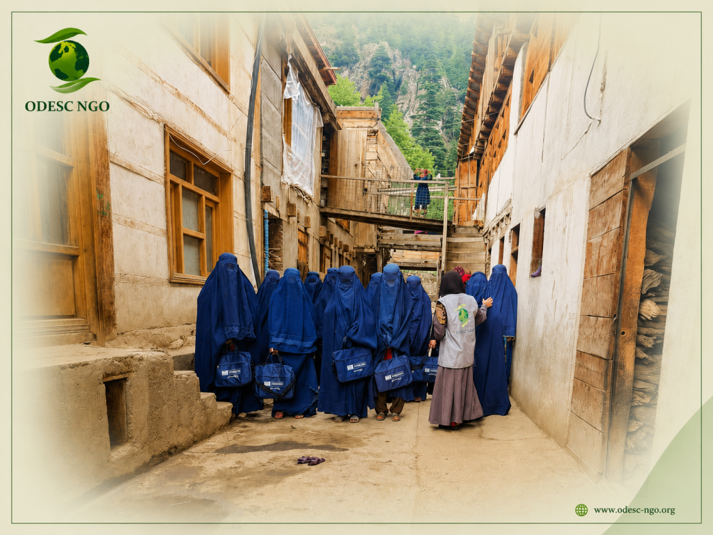 Class Kit distribution to women in Nuristan